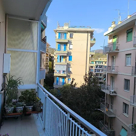 Pegli Apartamento *